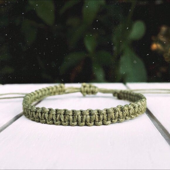 Olive Green Hemp Square-Knot Bracelet - Picture 1 of 2